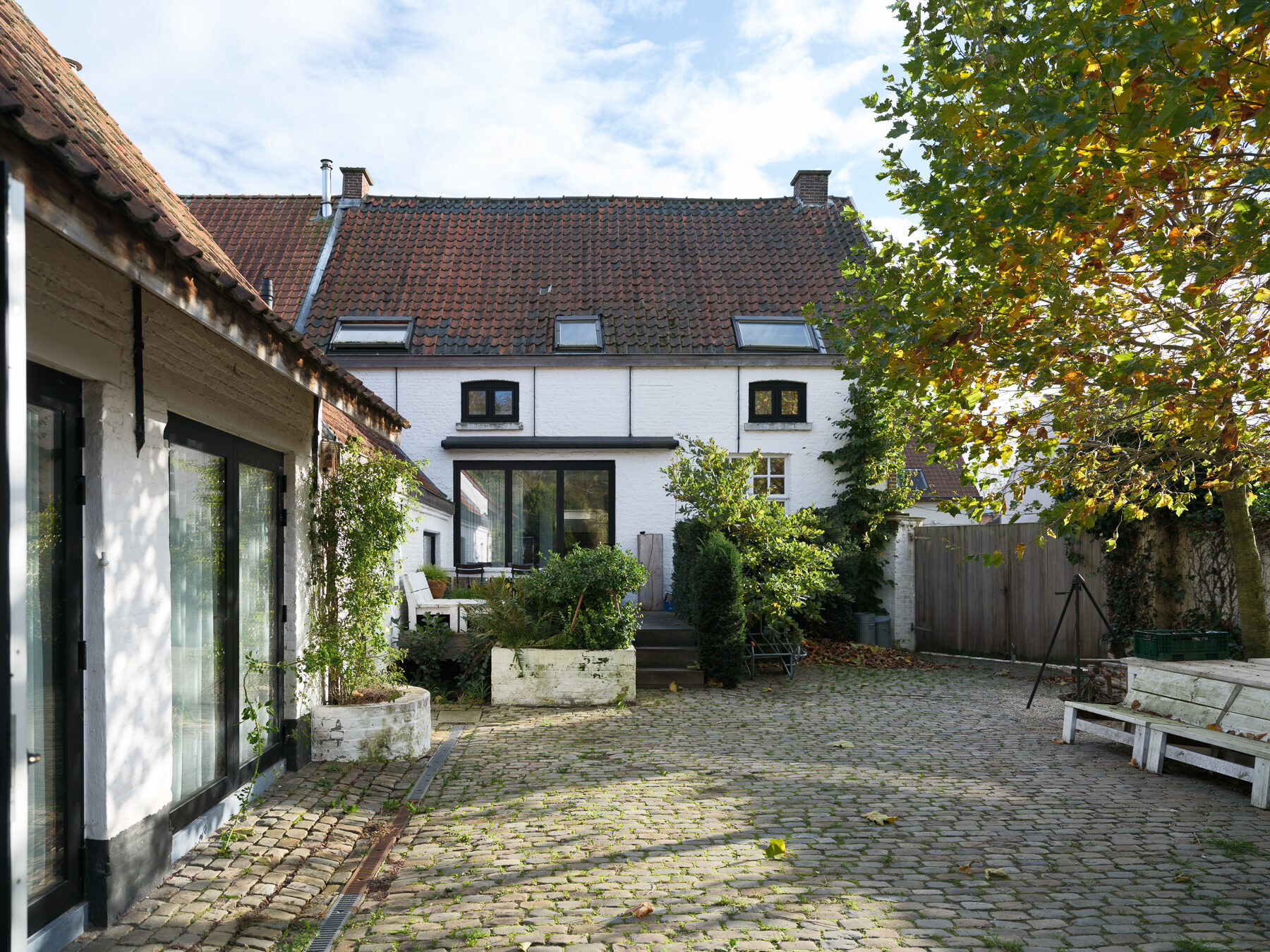 Landelijk moderne woning met idyllische tuin, foto 1