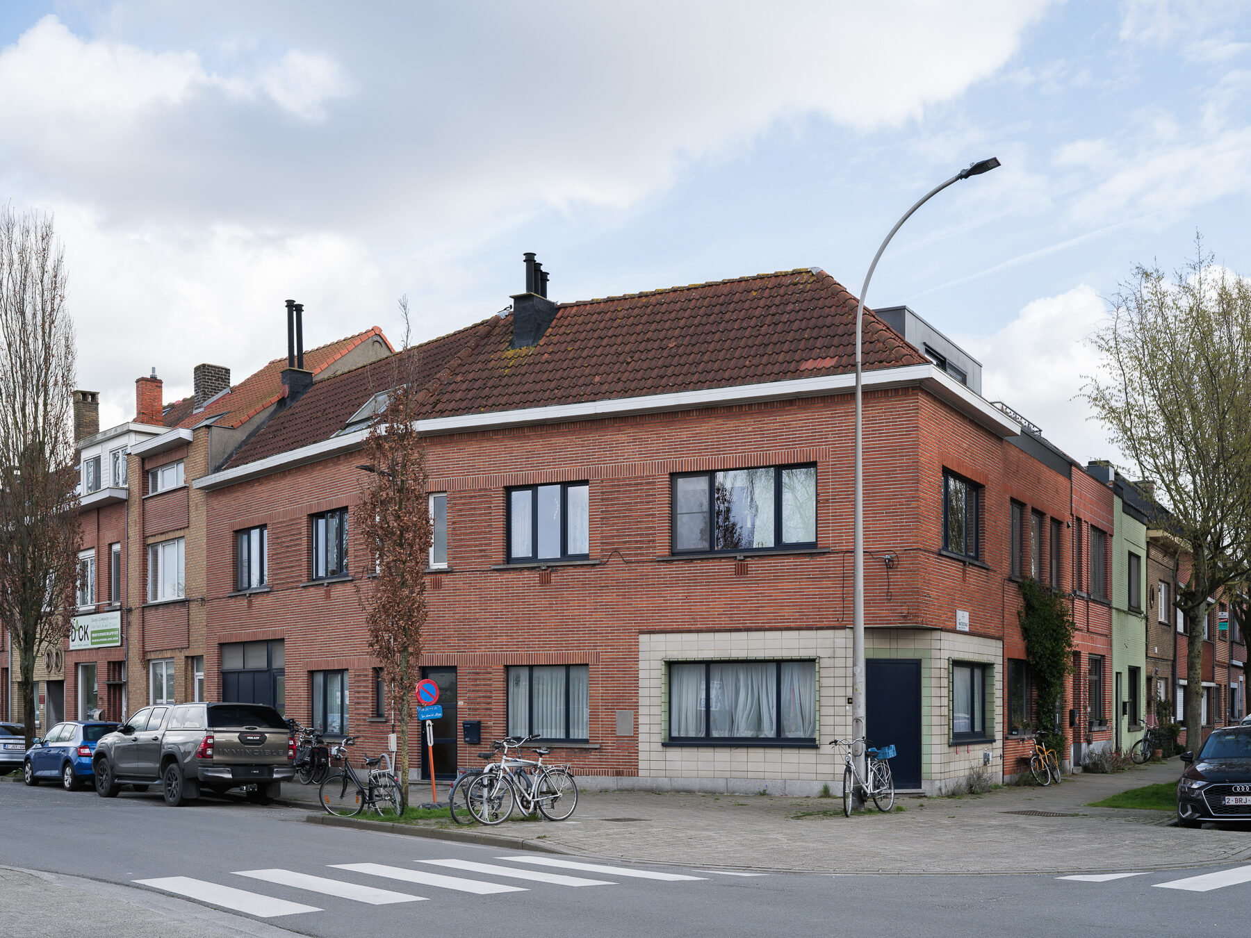 Op te knappen opbrengsteigendom met 2 entiteiten, foto 1